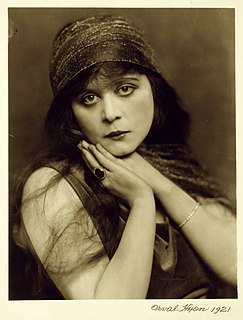 Theda Bara>