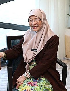 Wan Azizah Wan Ismail>